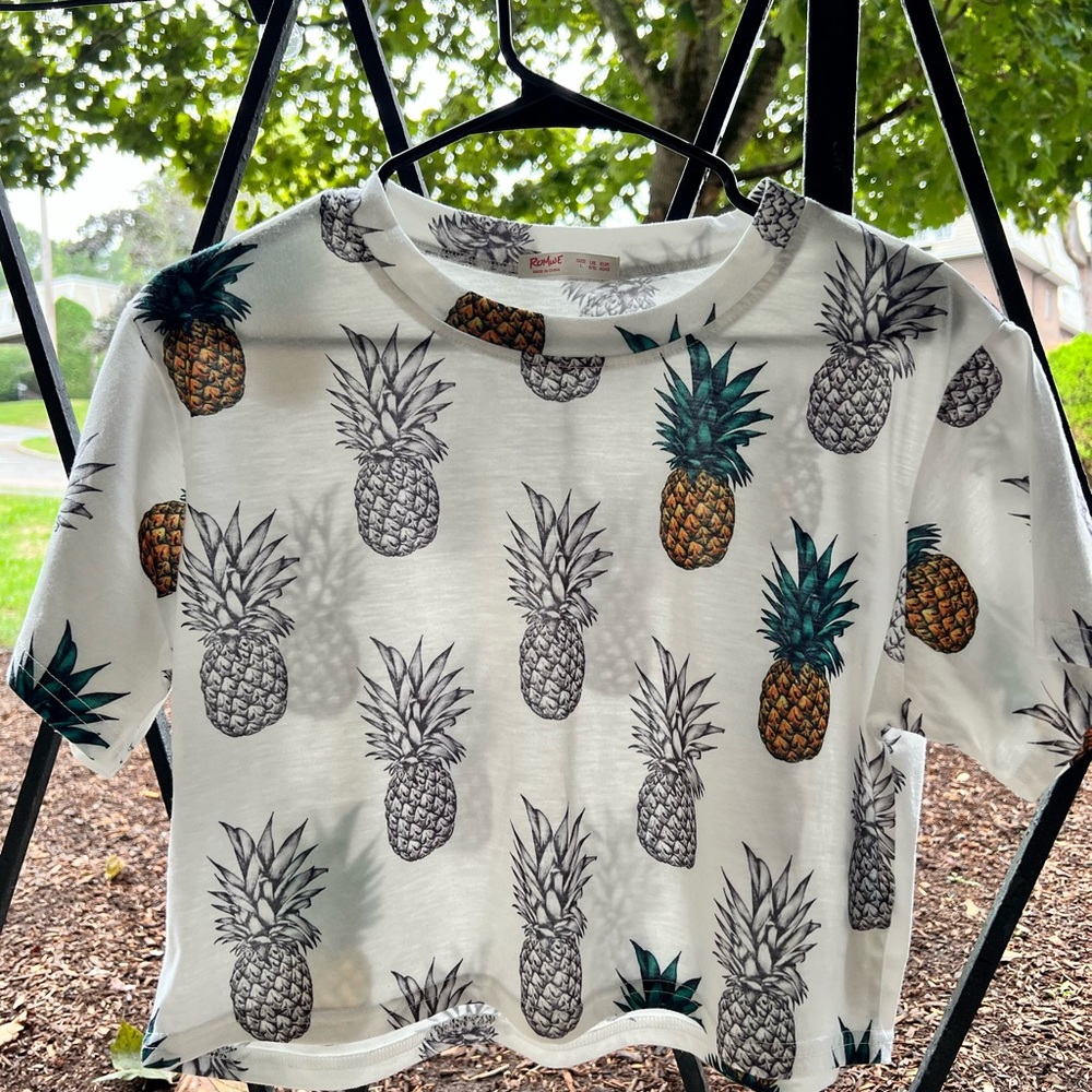 Pineapple cropped T-shirt, size medium.